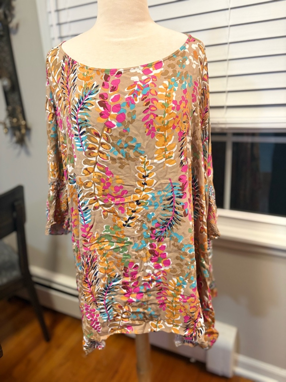 Oddi Women’s Colorful Floral Scoop-Neck Lightweight Tunic (1X/2X)